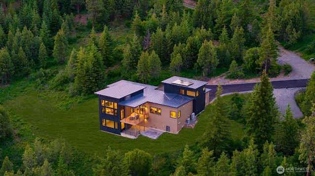 bird's eye view with a forest view