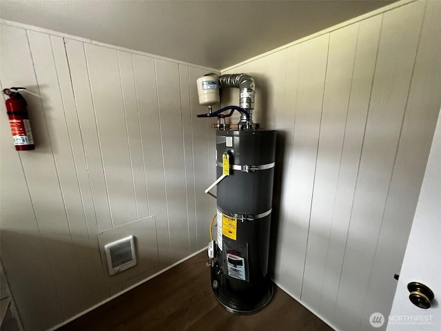 422 Chenault Ave, Hoquiam, WA 98550 - utility room featuring strapped water heater