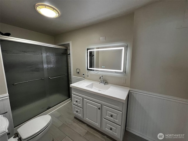 422 Chenault Ave, Hoquiam, WA 98550 - full bathroom featuring an enclosed shower, toilet, wainscoting, and vanity