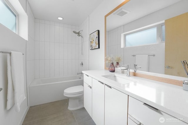 3236 W Government Way, Seattle, WA 98199 - full bath featuring shower / tub combination, vanity, toilet, recessed lighting, and visible vents