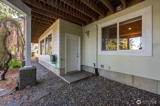 doorway to property with crawl space