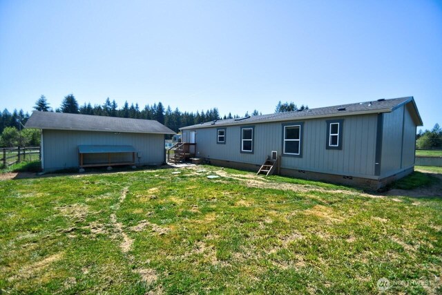 117 Hewitt Rd, Chehalis, WA 98532 - back of house featuring a lawn, fence, and crawl space