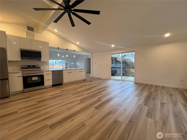 kitchen with visible vents, open floor plan, modern cabinets, recessed lighting, and stainless steel appliances