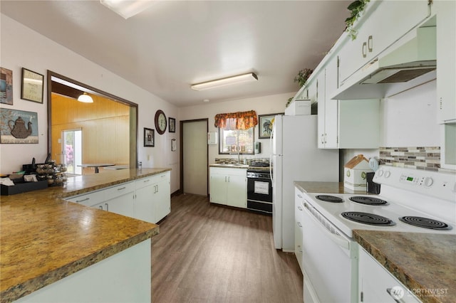 15713 81st St E Unit 135, Puyallup, WA 98372 - kitchen featuring white appliances, dark wood finished floors, a sink, white cabinetry, and backsplash