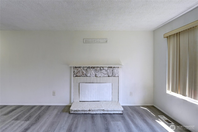 1917 E 60th St, Tacoma, WA 98404 - room details featuring visible vents, baseboards, a textured ceiling, and wood finished floors