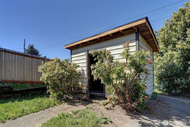 1917 E 60th St, Tacoma, WA 98404 - view of outdoor structure with fence and an outbuilding