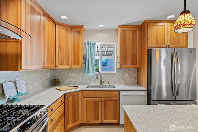 kitchen featuring appliances with stainless steel finishes, a sink, backsplash, decorative light fixtures, and recessed lighting