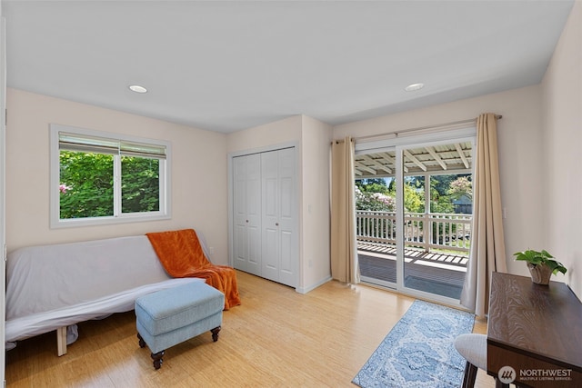 living area featuring light wood-style floors, baseboards, and recessed lighting
