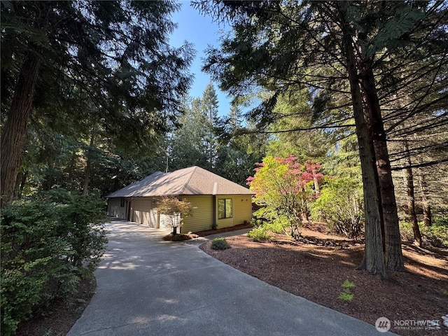 view of front of property featuring an attached garage and driveway