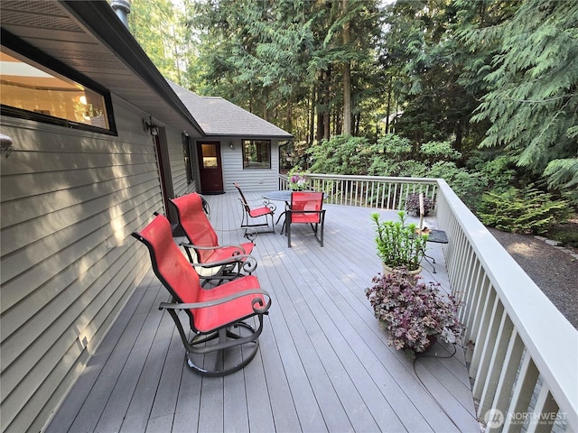 deck with outdoor dining space