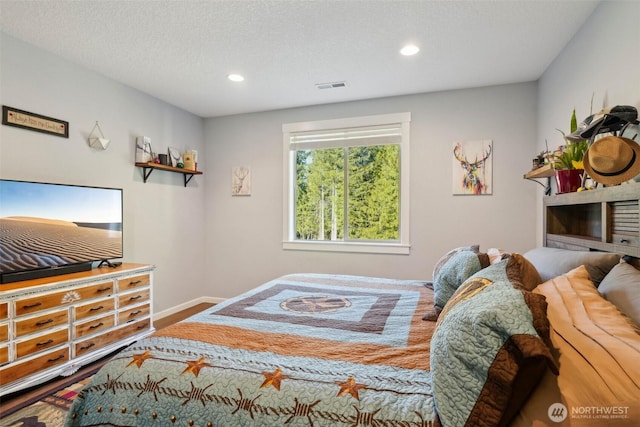 bedroom featuring recessed lighting, baseboards, and visible vents