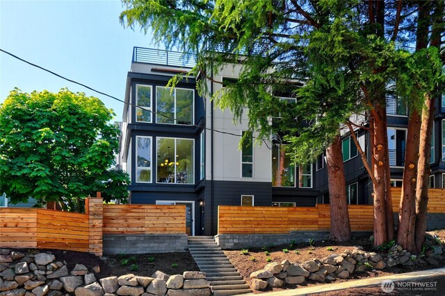 627A W Emerson St, Seattle, WA 98119 - exterior space with fence