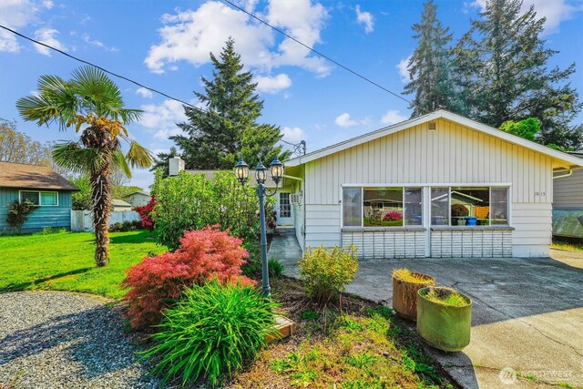 1015 14th St NW, Puyallup, WA 98371 - view of property exterior with a yard
