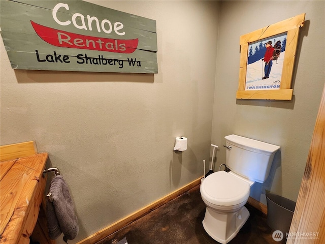 bathroom featuring toilet and baseboards