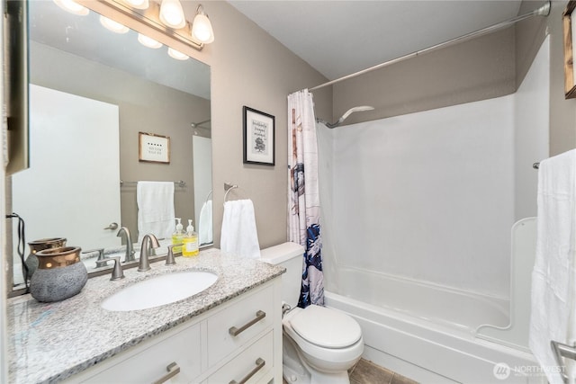 full bath with shower / tub combo, toilet, and vanity