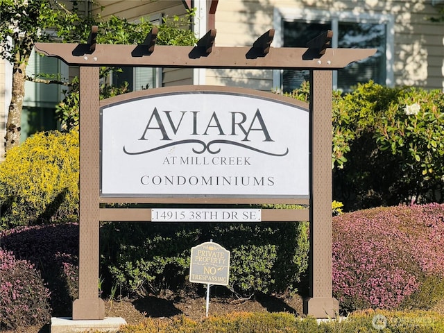 view of community / neighborhood sign