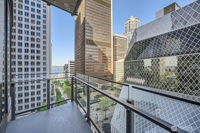 909 5th Ave Unit 701, Seattle, WA 98104 - balcony featuring a city view and a water view
