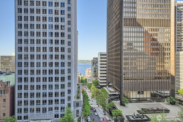 909 5th Ave Unit 701, Seattle, WA 98104 - city view with a water view