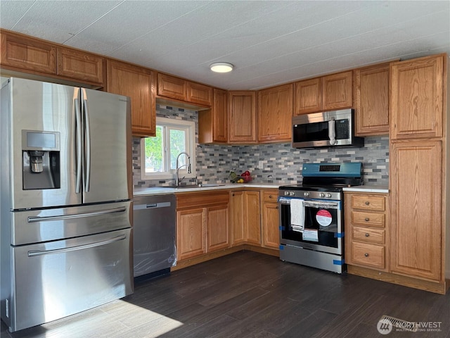 2021 Mahan Ave Unit E3, Richland, WA 99354 - kitchen featuring decorative backsplash, dark wood-style flooring, light countertops, a sink, and stainless steel appliances