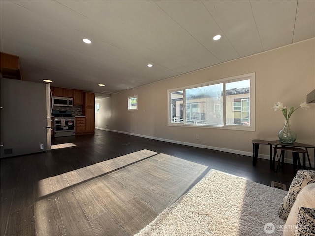 2021 Mahan Ave Unit E3, Richland, WA 99354 - living area featuring baseboards, recessed lighting, and dark wood-style flooring