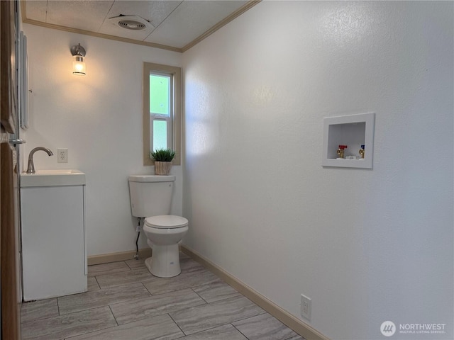 2021 Mahan Ave Unit E3, Richland, WA 99354 - half bath with toilet, baseboards, ornamental molding, and vanity