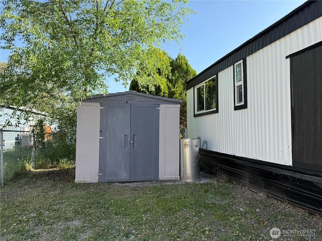 2021 Mahan Ave Unit E3, Richland, WA 99354 - view of shed featuring fence