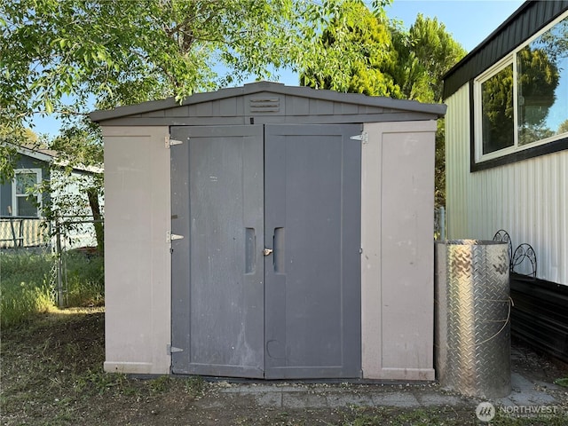 2021 Mahan Ave Unit E3, Richland, WA 99354 - view of shed featuring fence