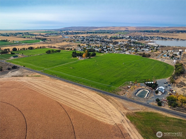 birds eye view of property featuring a rural view