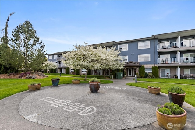 516 Darby Dr Unit 213, Bellingham, WA 98226 - surrounding community featuring a yard