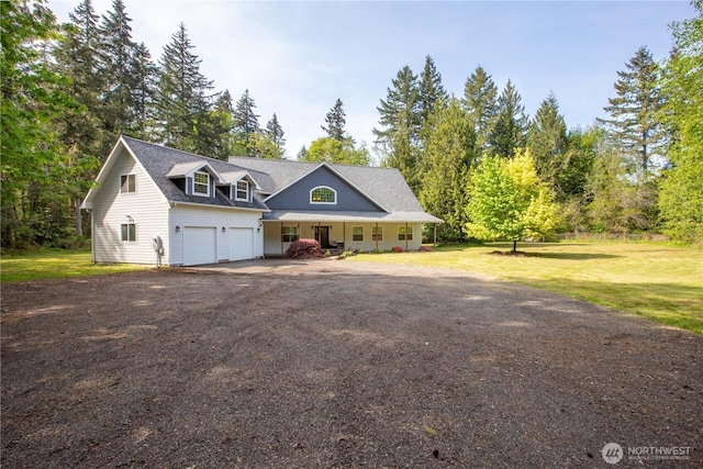 view of front of home featuring driveway and a front yard