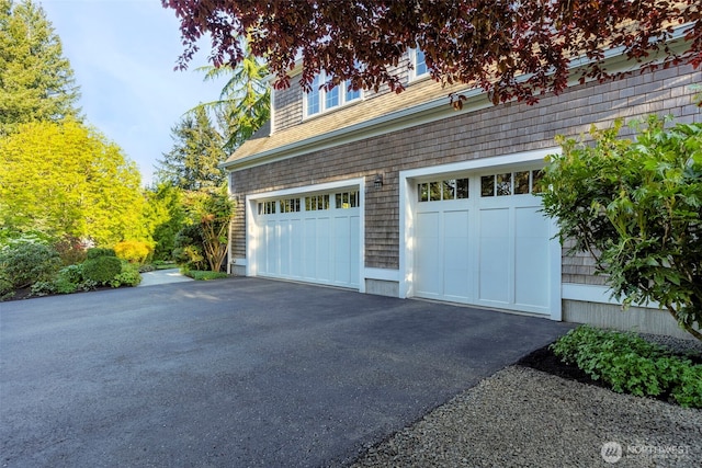11281 Fieldstone Ln NE, Bainbridge Island, WA 98110 - garage with driveway