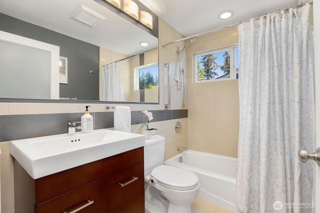 bathroom featuring shower / bath combo with shower curtain, toilet, vanity, and recessed lighting