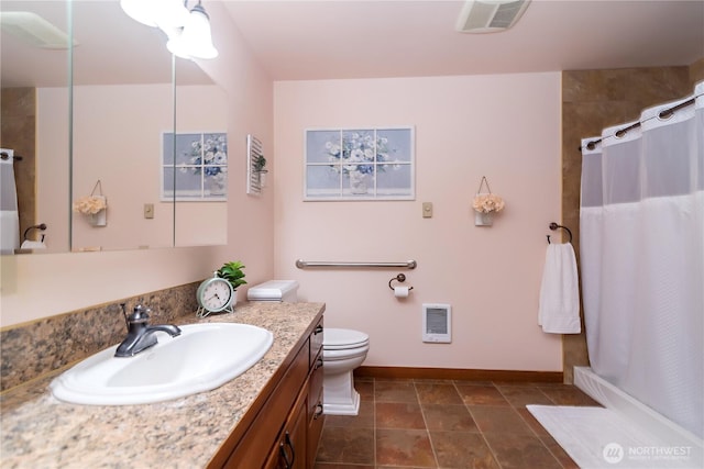 full bathroom featuring visible vents, vanity, baseboards, toilet, and heating unit