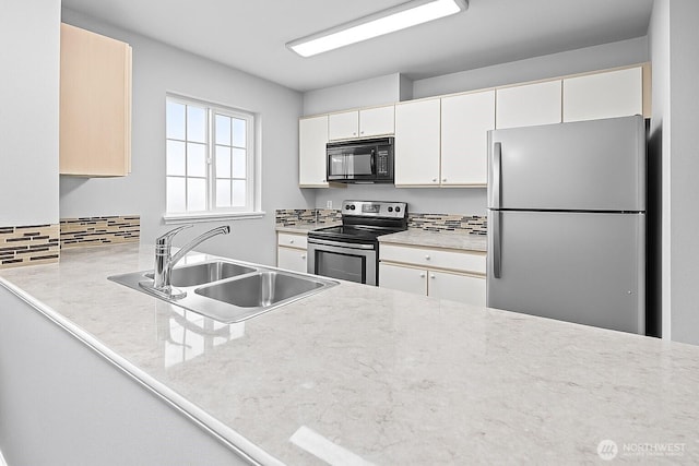 2709 Maplewood Ave Unit 304, Bellingham, WA 98225 - kitchen with stainless steel appliances, a sink, tasteful backsplash, and light countertops