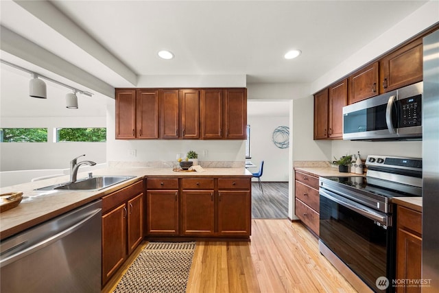 11815 77th Ave S, Seattle, WA 98178 - kitchen with stainless steel appliances, a sink, light wood finished floors, light countertops, and recessed lighting