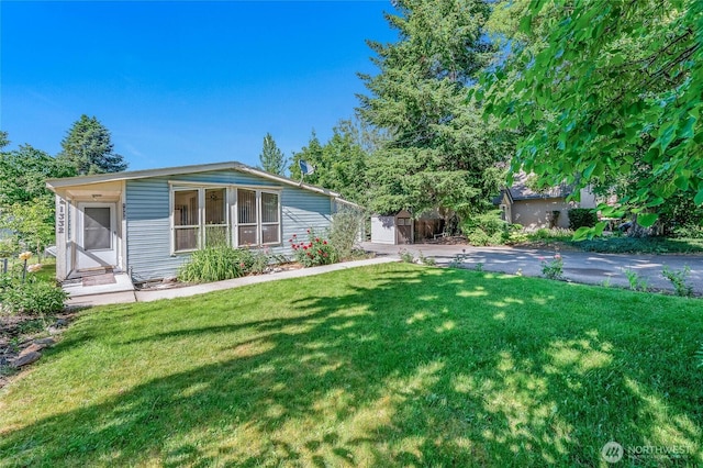 1332 Orchard Ave, Wenatchee, WA 98801 - view of front of house featuring a front lawn
