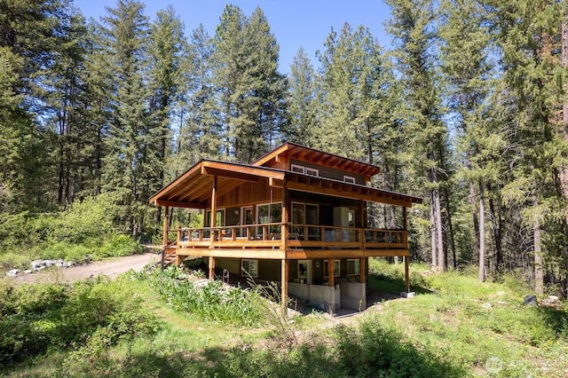 view of outdoor structure featuring a forest view