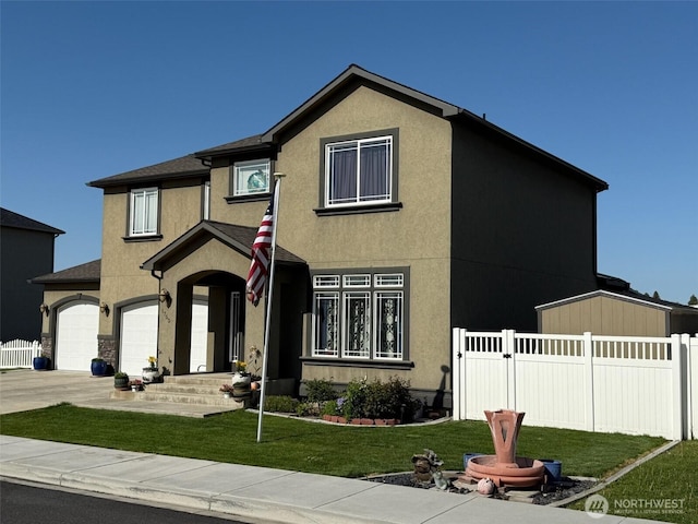 1755 E Madera St, Othello, WA 99344 - traditional home featuring stucco siding, fence, driveway, and a front lawn