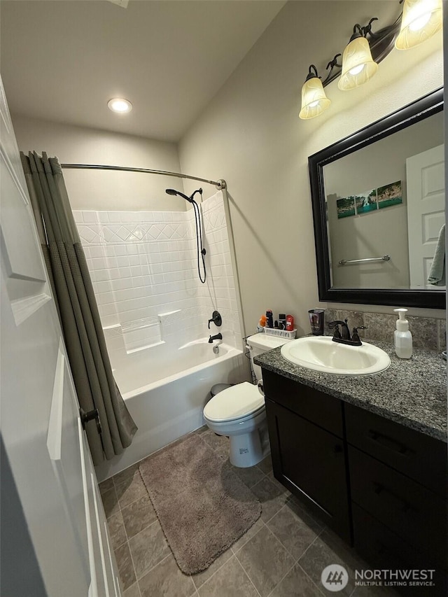 1755 E Madera St, Othello, WA 99344 - full bath featuring vanity, toilet, recessed lighting, and shower / tub combo with curtain