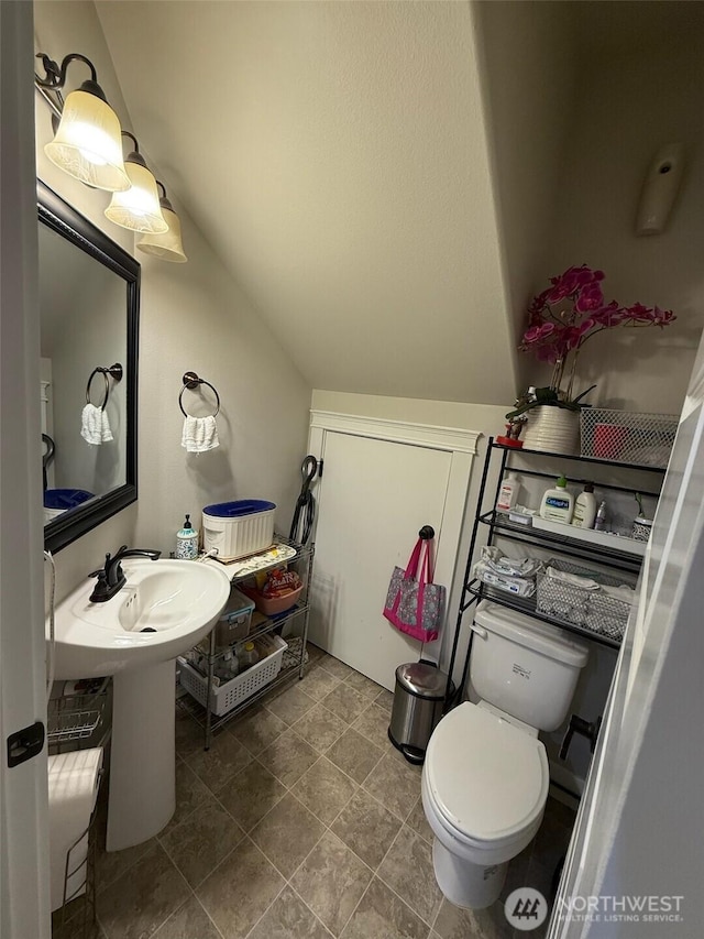 1755 E Madera St, Othello, WA 99344 - bathroom with toilet and lofted ceiling