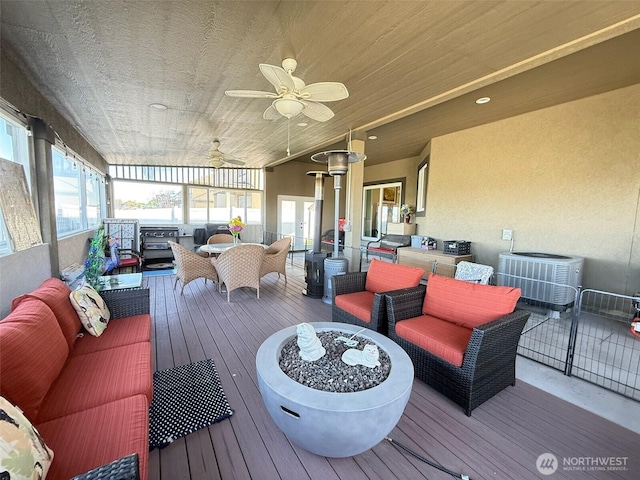 1755 E Madera St, Othello, WA 99344 - sunroom featuring a ceiling fan, outdoor dining space, and outdoor lounge area
