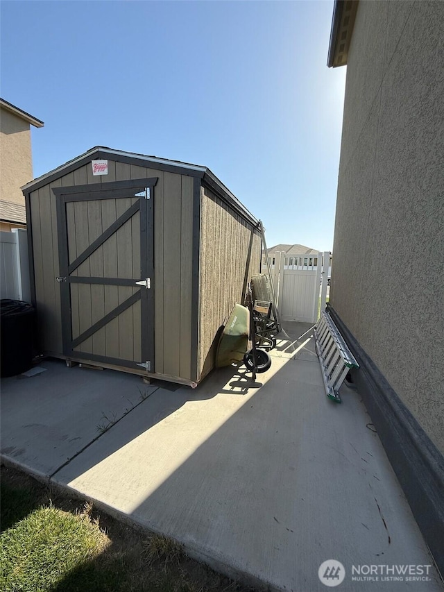 1755 E Madera St, Othello, WA 99344 - view of shed with fence