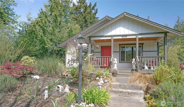 2078 11th St, Port Townsend, WA 98368 - bungalow with a porch