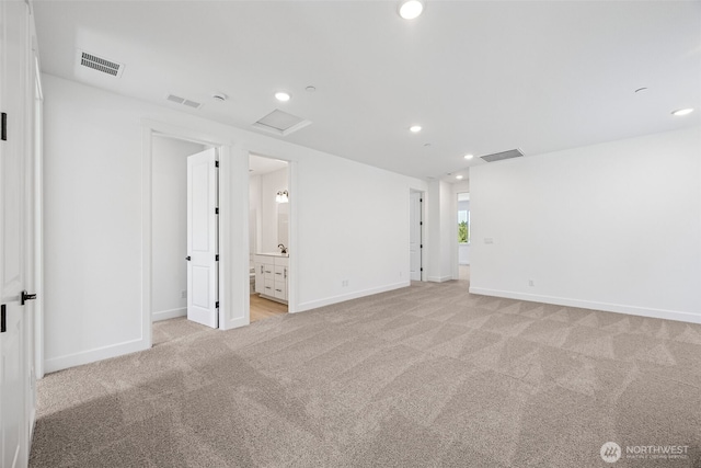 spare room featuring visible vents, recessed lighting, baseboards, and light carpet