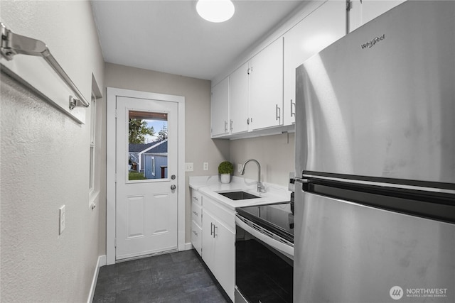 504 107th St S, Tacoma, WA 98444 - laundry area featuring baseboards and a sink
