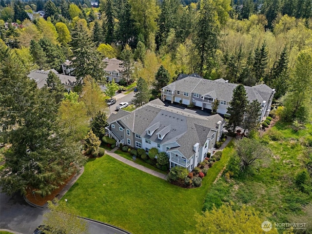 birds eye view of property featuring a forest view