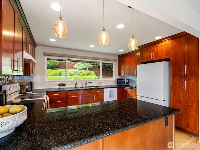 16631 Sylvester Rd SW, Burien, WA 98166 - kitchen with white appliances, under cabinet range hood, recessed lighting, backsplash, and decorative light fixtures