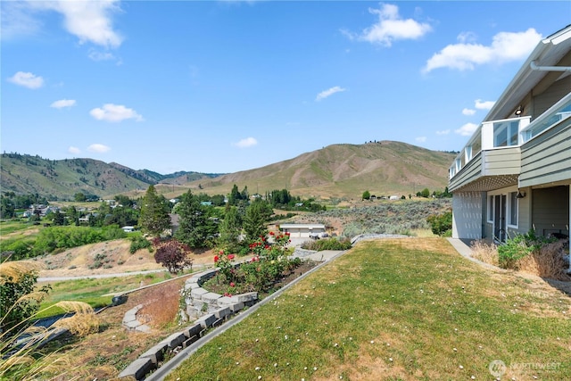 1014 Westmorland Dr, Wenatchee, WA 98801 - view of mountain background