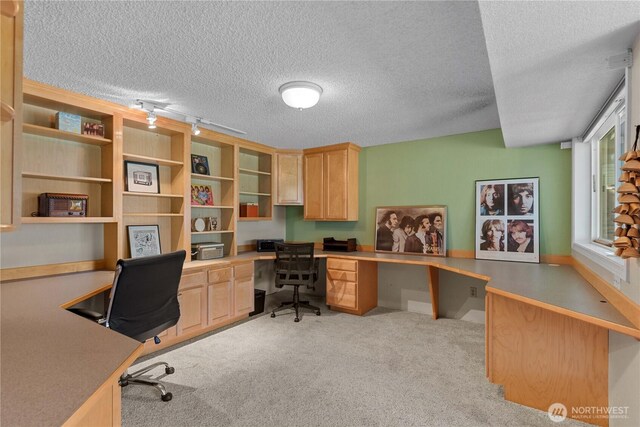 1014 Westmorland Dr, Wenatchee, WA 98801 - carpeted office featuring built in desk, a textured ceiling, and rail lighting