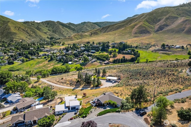 1014 Westmorland Dr, Wenatchee, WA 98801 - view of mountain backdrop with nearby suburban area